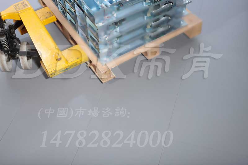 5mm-10mm耐碾壓防磨地膠板定制 銀行金庫地板膠灰色款 環(huán)保阻燃靜音防震抗砸，抗砸地膠,抗震地墊,抗壓地墊,抗壓地板,承重地膠墊,承重地磚,庫房地磚,庫房地膠墊,庫房地板,耐重壓地墊,耐重壓地板,重型地板,重型防滑耐油墊,耐磨抗壓防滑膠墊,耐壓地板,耐壓地磚,耐壓地膠,通道地毯,通道防滑墊,車間防砸地板,耐磨地墊,耐磨地膠,耐磨膠墊,耐磨材料,耐磨膠板,防砸膠墊,防火地墊,防火地毯,阻燃地墊,阻燃地板,阻燃防滑墊,阻燃地毯,橡膠地板,安全橡膠地墊,pvc橡膠地板,pvc地膠,pvc地板膠,pvc塑膠地板,地面保護墊,地面保護地毯,地膠,地板膠,塑料地磚,塑料地板,靜音地墊,靜音地毯